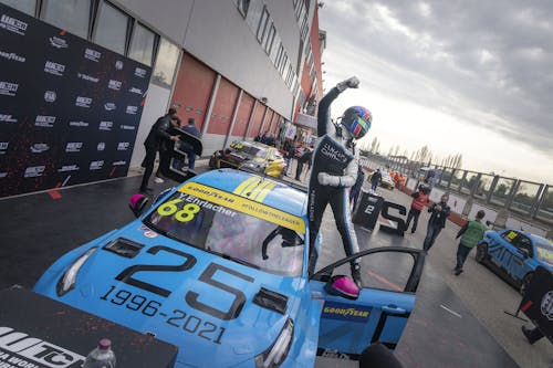 ​Cyan Racing celebrates 25 years with twin wins and extended WTCR lead