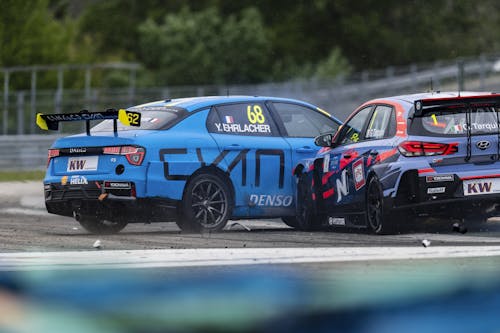 ​Flash report: Yvan Muller climbs nine places in chaotic second Hungaroring race