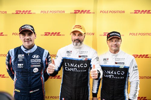 ​Yvan Muller claims pole with new Macau qualifying lap record