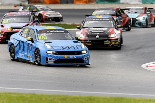 ​Flash report: Yvan Muller charges into the top five at Sepang