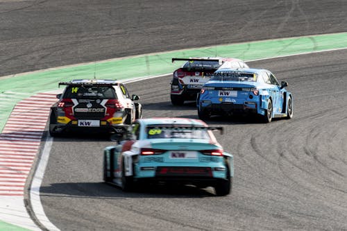 Flash report: Thed Björk claims vital points with fifth in race two