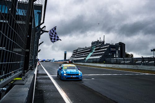 Yann Ehrlacher extends WTCR lead with a 1-2 victory at the Nürburgring