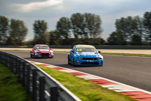 ​Yann Ehrlacher keeps WTCR lead after difficult Slovakiaring weekend