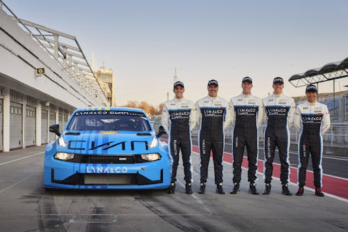 ​The narrow streets of Pau-Ville opens 2022 WTCR adventure for Lynk & Co Cyan Racing