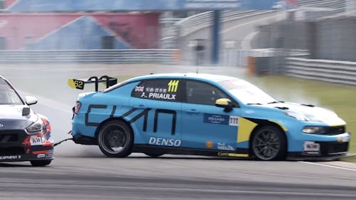 VIDEO: Twin wins and crashes in Ningbo - Challenge The World